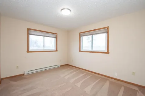2379 20 1/2 Avenue S Fargo ND 58103