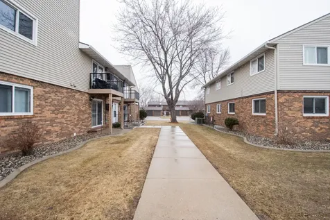 2379 20 1/2 Avenue S Fargo ND 58103
