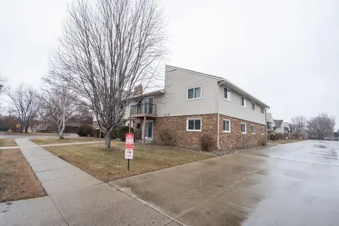 2379 20 1/2 Avenue S Fargo ND 58103