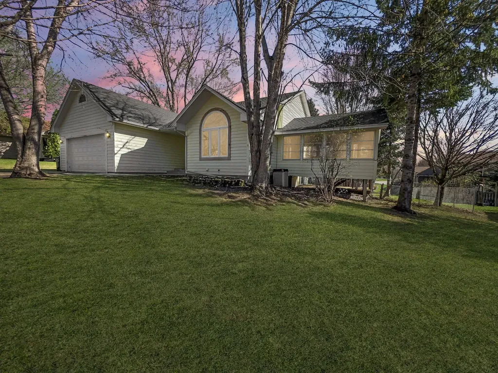 1013 Maplewood Drive Delano MN 55328