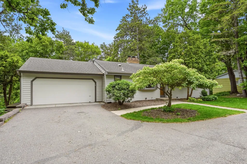 14137 Glenridge Road Minnetonka MN 55345