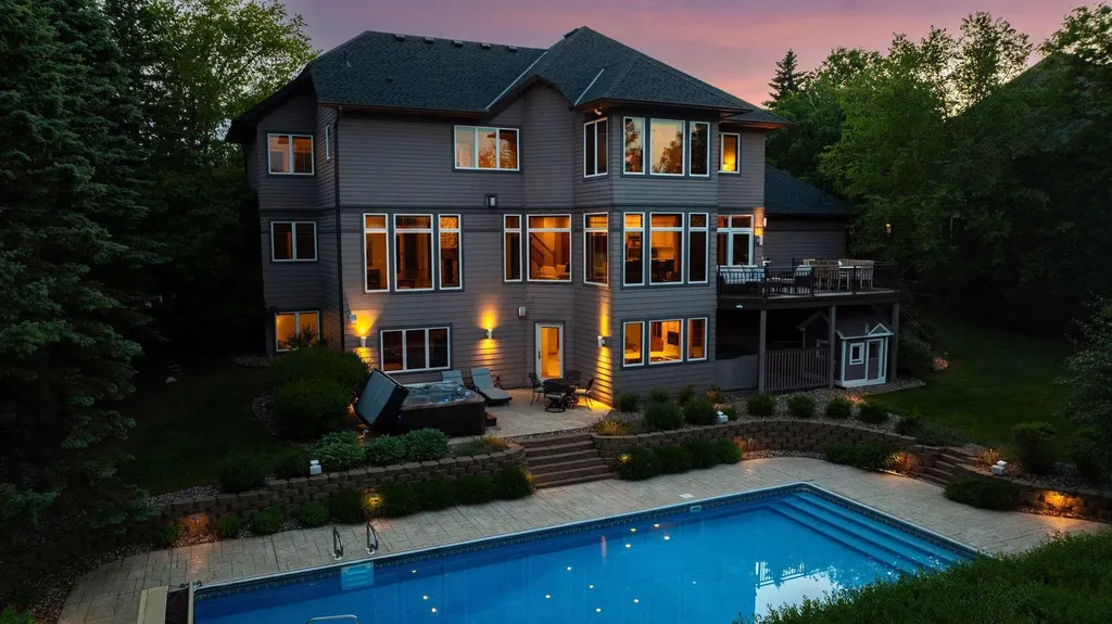 3717 Fairway Point Woodbury MN 55125
