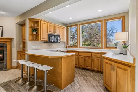 3717 Fairway Point Woodbury MN 55125