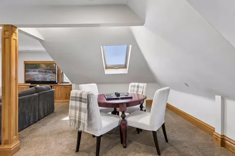 42 Kenwood Parkway Saint Paul MN 55105