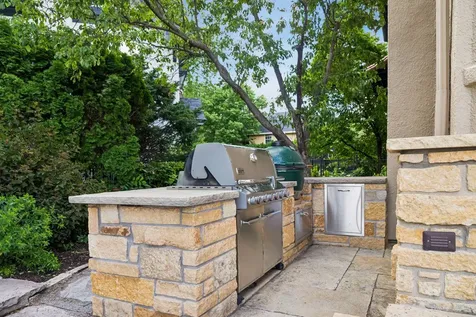 42 Kenwood Parkway Saint Paul MN 55105
