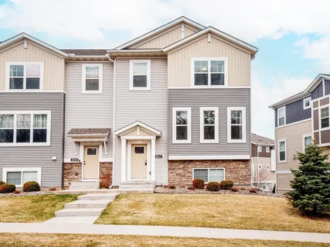 2217 Gateway Hill Road North Saint Paul MN 55109