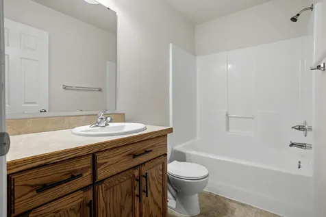 907 30th Avenue W West Fargo ND 58078