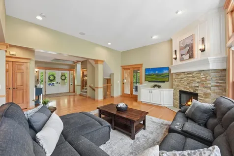 3312 Crestmoor Bay Woodbury MN 55125