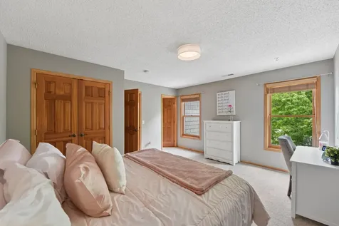 3312 Crestmoor Bay Woodbury MN 55125