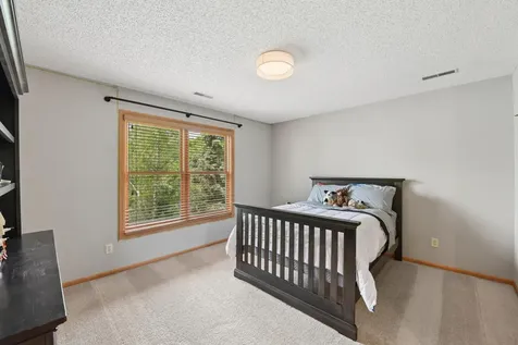 3312 Crestmoor Bay Woodbury MN 55125