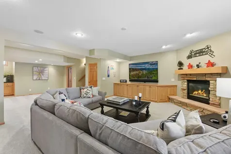 3312 Crestmoor Bay Woodbury MN 55125