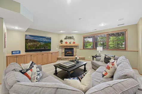3312 Crestmoor Bay Woodbury MN 55125