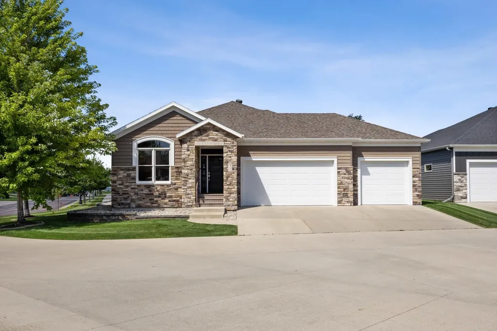 4245 Coventry Drive S Fargo ND 58104