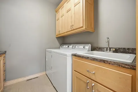 4245 Coventry Drive S Fargo ND 58104