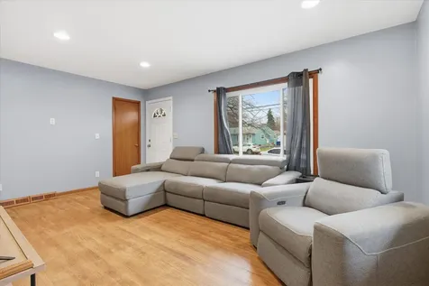 4442 Toledo Avenue N Robbinsdale MN 55422