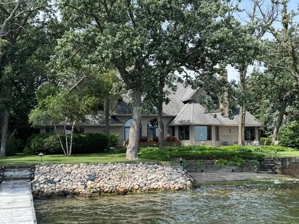 2807 Government Point Road NE Alexandria MN 56308