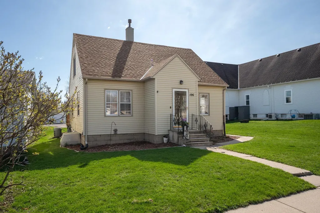 106 N 4th Street Goodhue MN 55027