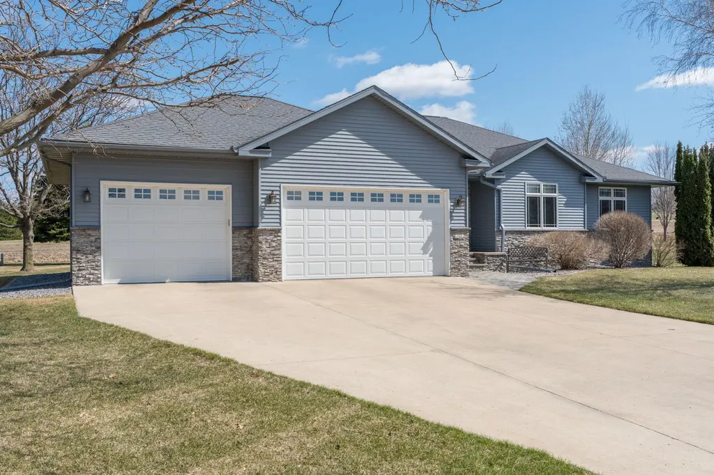 125 Kenna Drive Le Sueur MN 56058