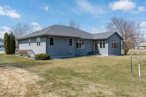 125 Kenna Drive Le Sueur MN 56058