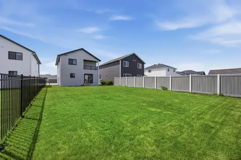 8068 Goldfinch Drive Horace ND 58047