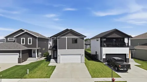 8068 Goldfinch Drive Horace ND 58047