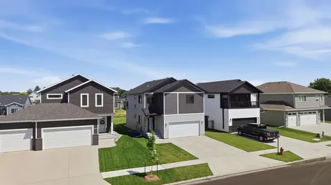 8068 Goldfinch Drive Horace ND 58047