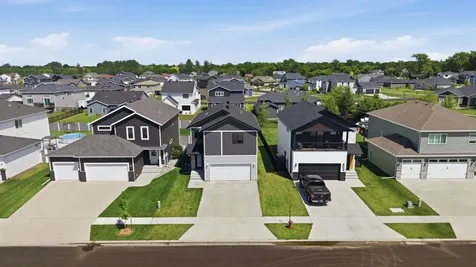 8068 Goldfinch Drive Horace ND 58047