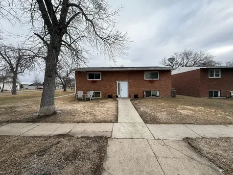 418 2nd Ave SW Hillsboro ND 58045