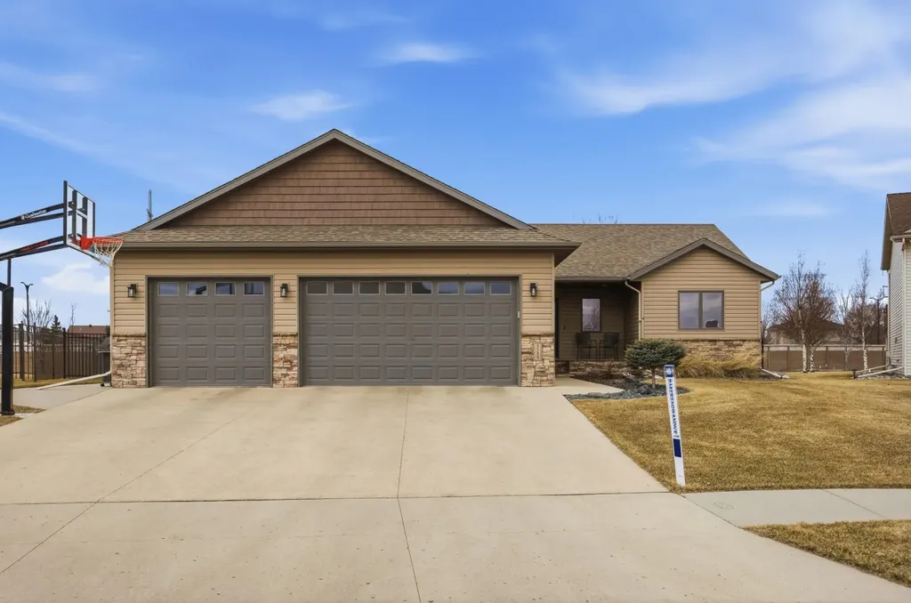 5539 Sunflower Lane S Fargo ND 58104