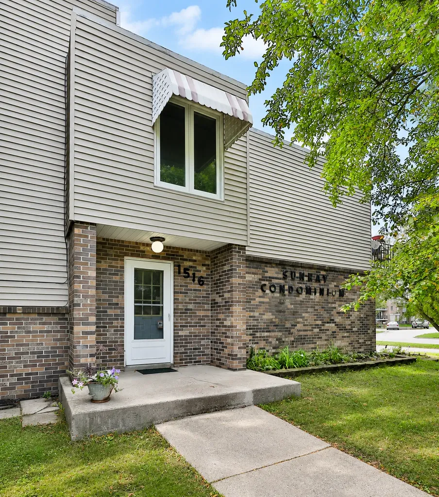1516 19 1/2 Street S Moorhead MN 56560