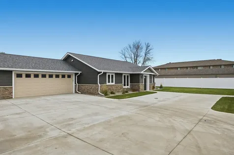2332 30th Avenue S Fargo ND 58104