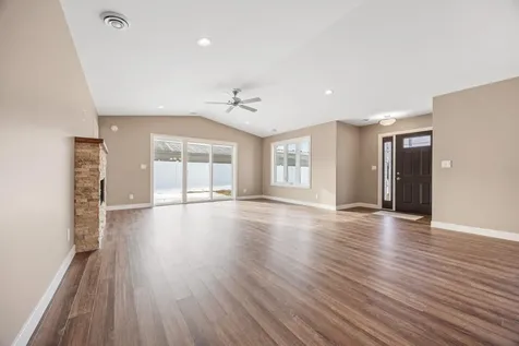 2332 30th Avenue S Fargo ND 58104