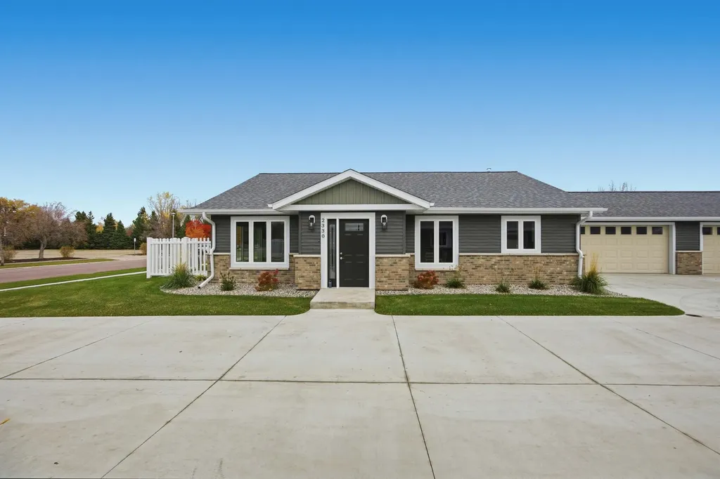 2330 30 Avenue S Fargo ND 58104