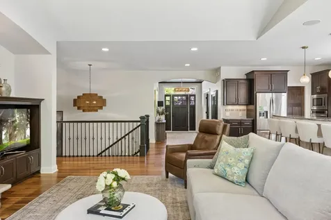 14 Beebe Avenue Mendota Heights MN 55118
