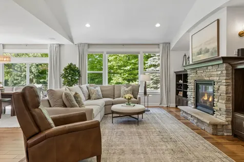 14 Beebe Avenue Mendota Heights MN 55118