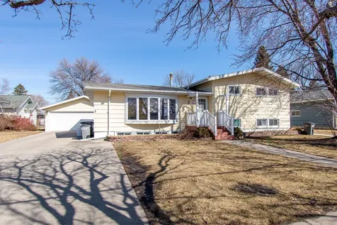 1406 24th Avenue S Moorhead MN 56560