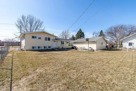 1406 24th Avenue S Moorhead MN 56560