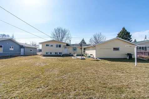 1406 24th Avenue S Moorhead MN 56560