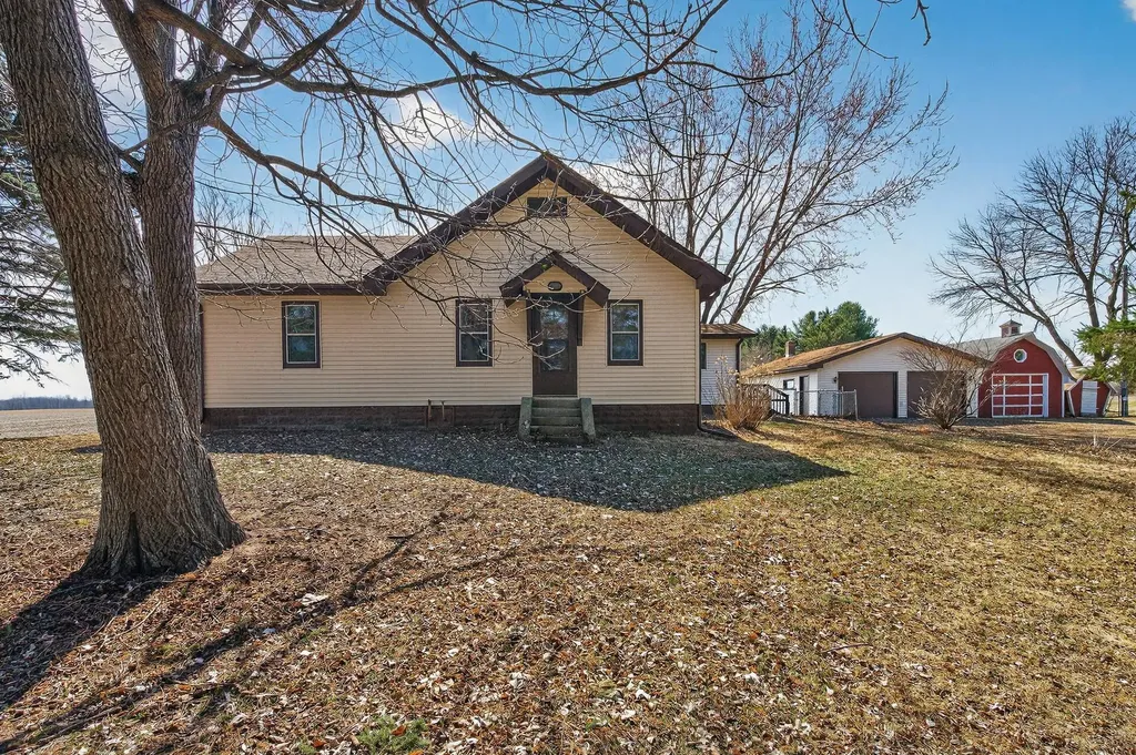 2270 397th Avenue NE Stanchfield MN 55080