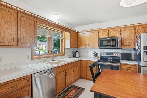 7230 38th Street N Oakdale MN 55128