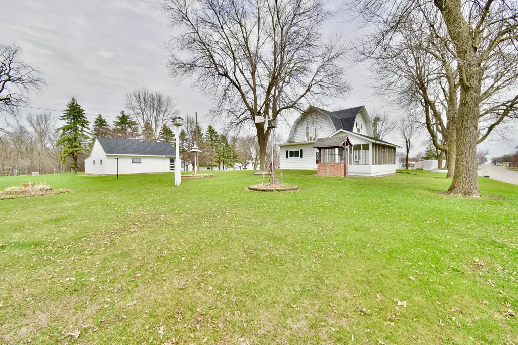 140 1st Avenue N Brownton MN 55312