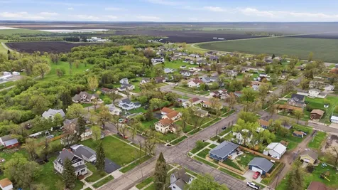 404 2nd Avenue NE Hillsboro ND 58045