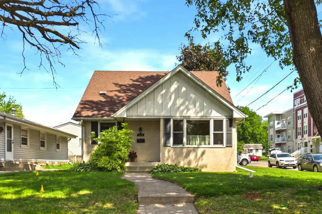 1802 Malvern Street Roseville MN 55113