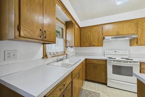 1802 Malvern Street Roseville MN 55113