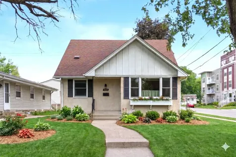 1802 Malvern Street Roseville MN 55113