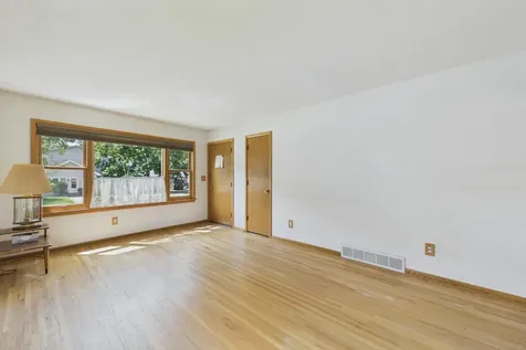 1802 Malvern Street Roseville MN 55113