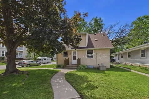1802 Malvern Street Roseville MN 55113