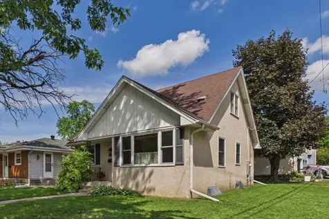 1802 Malvern Street Roseville MN 55113