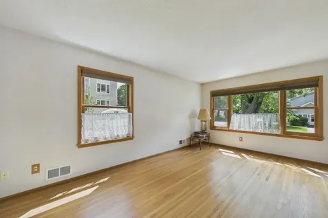 1802 Malvern Street Roseville MN 55113