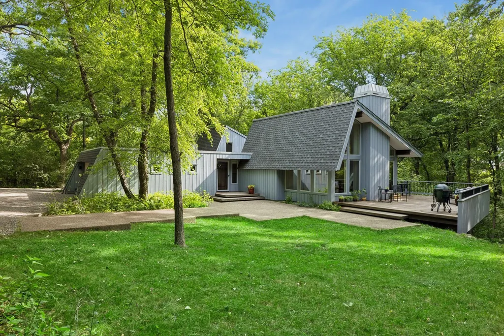 1 Chickadee Lane North Oaks MN 55127